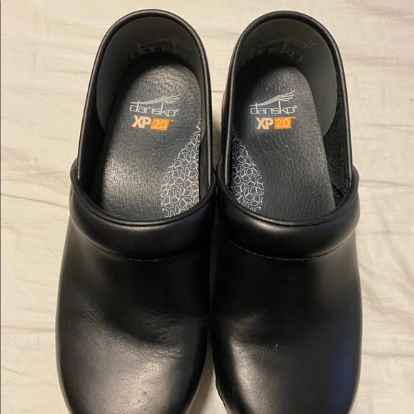 Women’s 38 dansko clogs - Picture 2 of 6